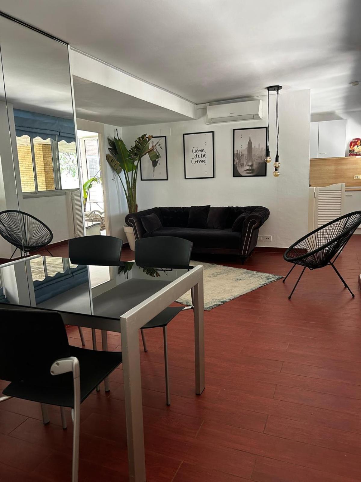 Beachfront Family Oasis - 2br For 4 Barcellona