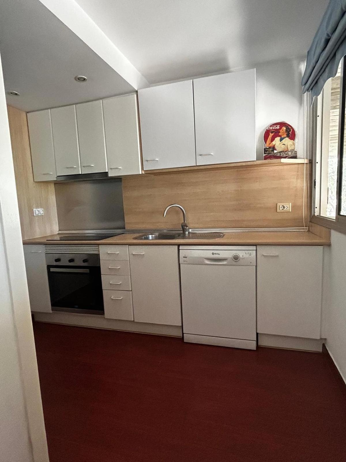 Beachfront Family Oasis - 2br For 4 Barcelone